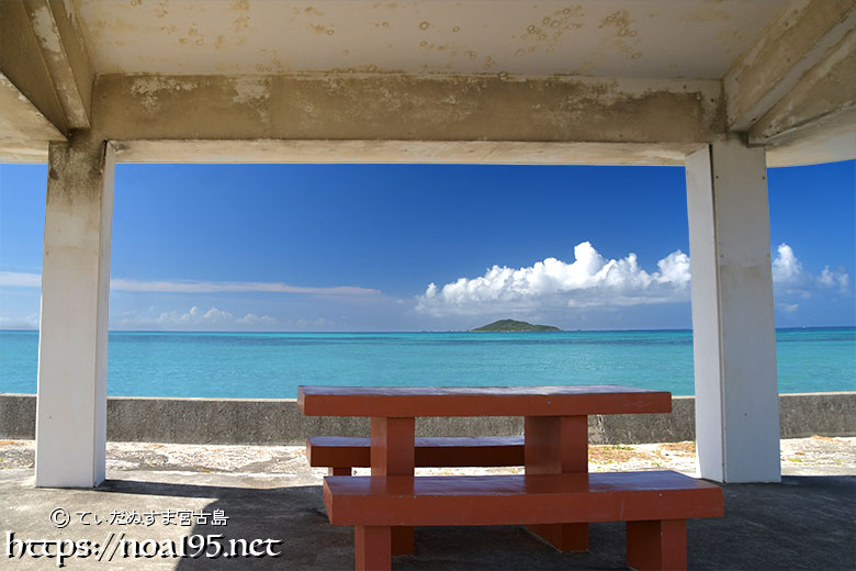 東家から見る海と大神島-島尻漁港
