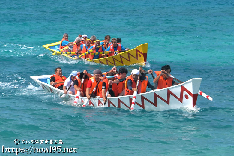 【ムトゥ対抗第2レース】リードを広げる前里ムトゥチーム-池間島海神祭