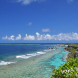 東平安名崎に打ち寄せる波