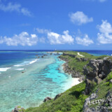 青い海にのびる岬・東平安名崎