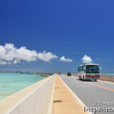 伊良部大橋を渡る共和バス