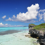 サンゴ礁の青い海