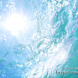 水中から見る太陽