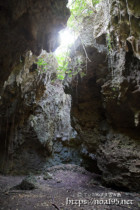 洞窟と光-ヌドゥクビアブ