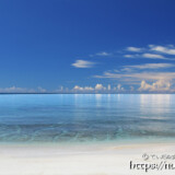 鏡のような青い海