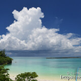 パイナガマビーチに現れた巨大な入道雲