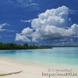 パイナガマビーチに現れた巨大な入道雲