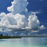パイナガマビーチに現れた巨大な入道雲