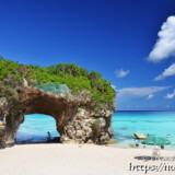 砂山ビーチの風洞と青い海（立入禁止前）