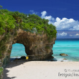 風洞と青い海-砂山ビーチ-