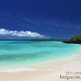 打ち寄せる青い波-砂山ビーチ-