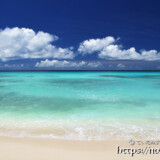 打ち寄せる青い波-砂山ビーチ-