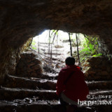 洞窟の出口-牧山陣地壕