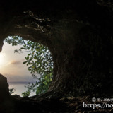 洞窟に射し込む朝日-牧山陣地壕