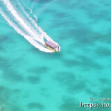 サンゴ礁の海を走るボート-三角点より-