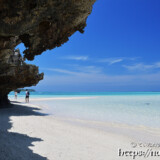 侵食された岩と砂の道