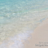 足元に打ち寄せる波-長間浜-