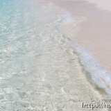 足元を通り過ぎる波-長間浜-