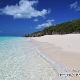 ビーチに打ち寄せる波-長間浜-