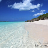 ビーチに打ち寄せる波-長間浜-