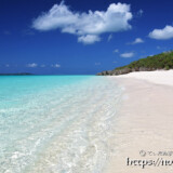 ビーチに打ち寄せる波-長間浜-