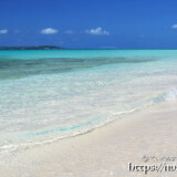 静かに打ち寄せる波-長間浜-