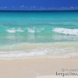 砂浜に打ち寄せる青い波-渡口の浜-