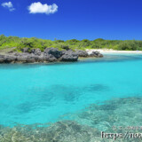 透き通ったブルーの水路