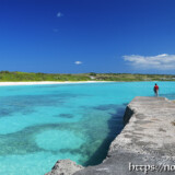 防波堤と青い海-渡口の浜-
