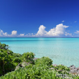 池間ブルーの海と入道雲