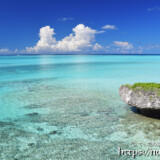 池間ブルーの海と入道雲