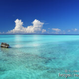 池間ブルーの海と入道雲