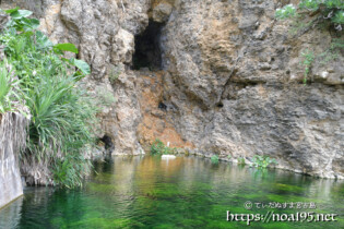 ムイガー-断崖の下の湧き水