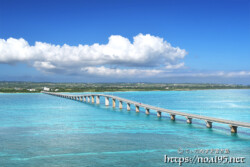 来間大橋-青い海を渡る橋