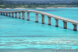 来間大橋-青い海を渡る橋