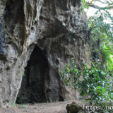 ぽっかりとあいた洞窟-大竹中洞窟