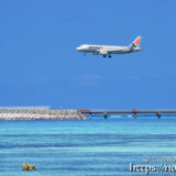 みやこ下地島空港に着陸する飛行機-下地島17END-