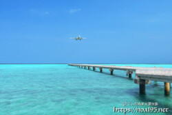 青い海の上を進む飛行機-下地島17END-