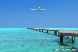 青い海の上を進む飛行機-下地島17END-
