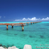 下地島17ENDの青い海に伸びる誘導路