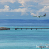 みやこ下地島空港に着陸する飛行機-下地島17END-