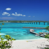 来間漁港と来間大橋-松の木展望台より