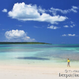 白い砂浜と青い海