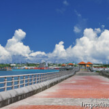 遊歩道の先の入道雲-トゥリバー