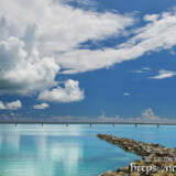 ベタ凪の海に浮かぶ入道雲-トゥリバー