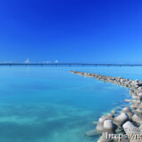 ベタ凪の青い海-トゥリバー