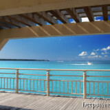 東屋から眺める青い海-トゥリバー