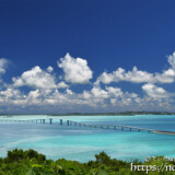 青い海に架かる伊良部大橋-牧山展望台広場