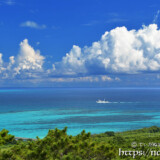 入道雲と青い海-牧山展望台