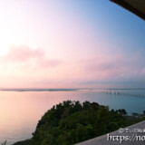夜明けの鏡のような海-牧山展望台